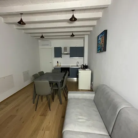 Vittoria Tre Piazze Apartment *