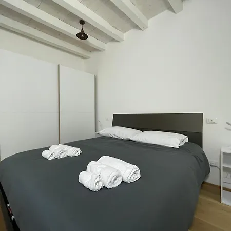 Vittoria Tre Piazze Apartment Brescia